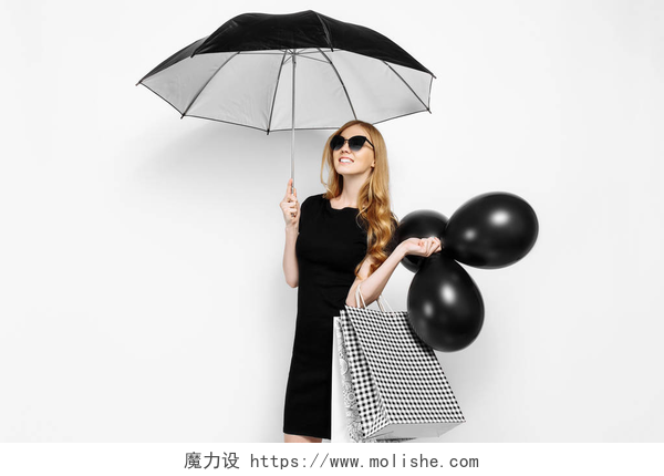 白色背景下的时尚女孩穿着黑色衣服、头戴雨伞的年轻貌美姑娘